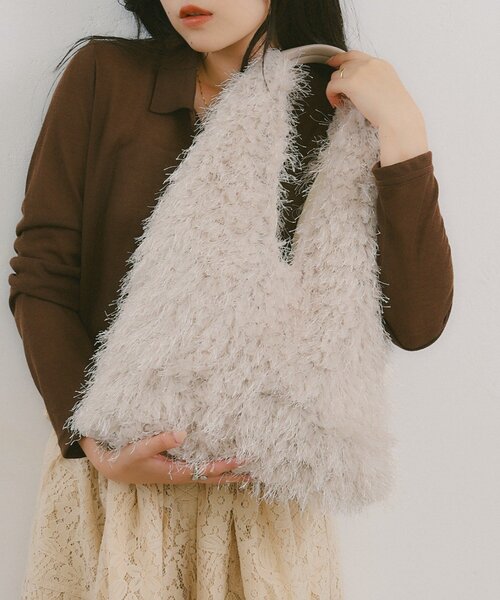 CIAOPANIC TYPY(チャオパニックティピー)の「【秋先取りコーデが叶う】フリンジボアトライアングルBAG(トートバッグ・レディース・ブラック/グレー/オフホワイト/レッド・ONE SIZE)」の7枚目の写真