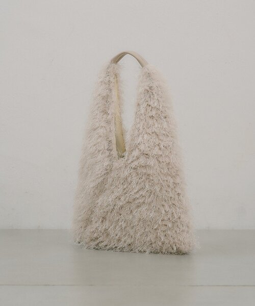 CIAOPANIC TYPY(チャオパニックティピー)の「【秋先取りコーデが叶う】フリンジボアトライアングルBAG(トートバッグ・レディース・ブラック/グレー/オフホワイト/レッド・ONE SIZE)」の16枚目の写真