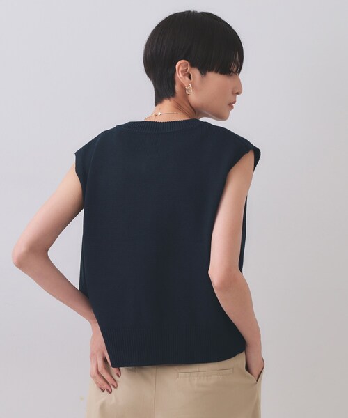 OPAQUE.CLIP（オペークドットクリップ）の「変形ブロンズボタンニットベスト【洗濯機洗い可】（ベスト・レディース・ホワイト/ブルー/ネイビー・00）」の8枚目の写真