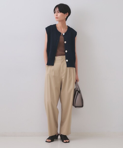 OPAQUE.CLIP（オペークドットクリップ）の「変形ブロンズボタンニットベスト【洗濯機洗い可】（ベスト・レディース・ホワイト/ブルー/ネイビー・00）」の9枚目の写真