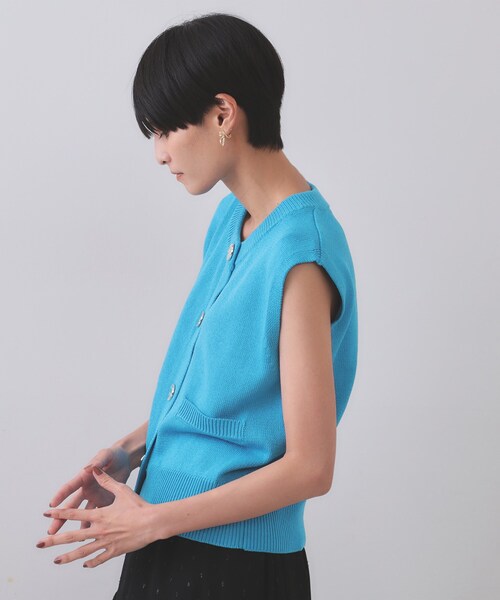OPAQUE.CLIP（オペークドットクリップ）の「変形ブロンズボタンニットベスト【洗濯機洗い可】（ベスト・レディース・ホワイト/ブルー/ネイビー・00）」の17枚目の写真