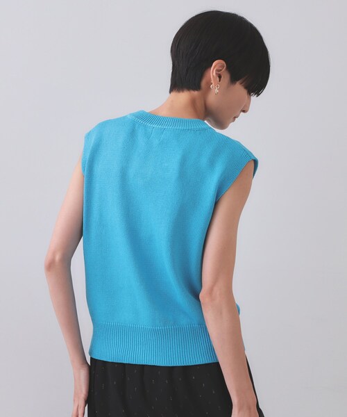 OPAQUE.CLIP（オペークドットクリップ）の「変形ブロンズボタンニットベスト【洗濯機洗い可】（ベスト・レディース・ホワイト/ブルー/ネイビー・00）」の18枚目の写真