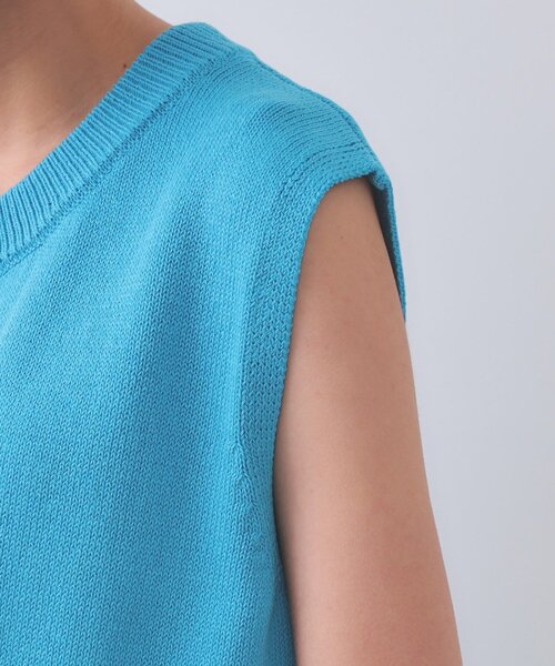 OPAQUE.CLIP（オペークドットクリップ）の「変形ブロンズボタンニットベスト【洗濯機洗い可】（ベスト・レディース・ホワイト/ブルー/ネイビー・00）」の20枚目の写真