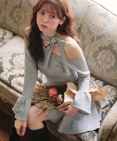 fupel（フぺル）の「one-shoulder neck ribbon punch mini onepiece /ワンショルネックリボンポンチミニワンピース（ワンピース・レディース・ブラック/グレー・FREE）」の3枚目の写真