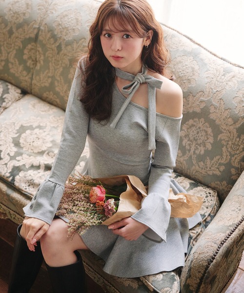 fupel（フぺル）の「one-shoulder neck ribbon punch mini onepiece /ワンショルネックリボンポンチミニワンピース（ワンピース・レディース・ブラック/グレー・FREE）」の4枚目の写真