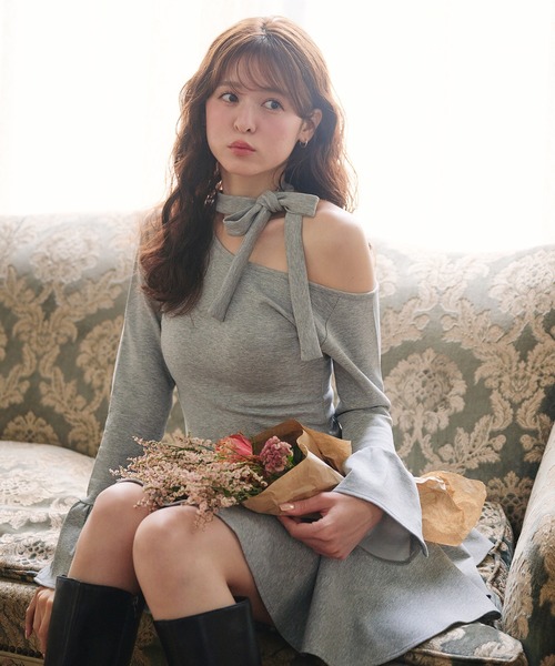 fupel（フぺル）の「one-shoulder neck ribbon punch mini onepiece /ワンショルネックリボンポンチミニワンピース（ワンピース・レディース・ブラック/グレー・FREE）」の6枚目の写真
