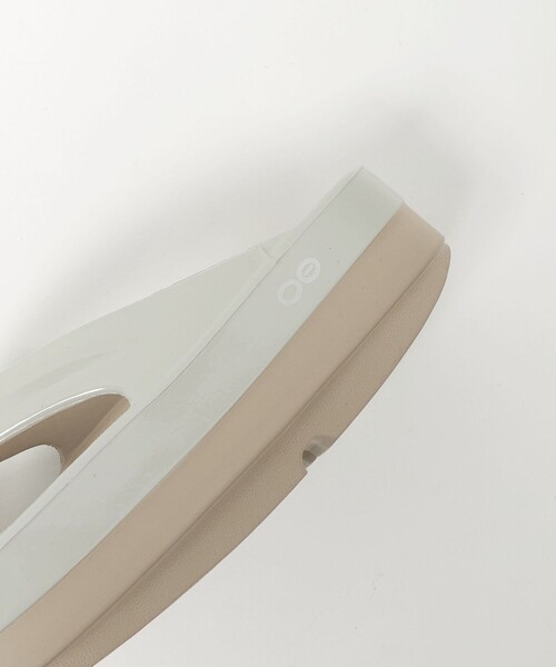 OOFOS(ウーフォス)の「<OOFOS>OOmega Luxe(サンダル・レディース・ブラック/ベージュ・23cm/25cm/24cm)」の10枚目の写真