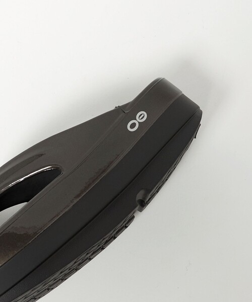OOFOS(ウーフォス)の「<OOFOS>OOmega Luxe(サンダル・レディース・ブラック/ベージュ・23cm/25cm/24cm)」の13枚目の写真