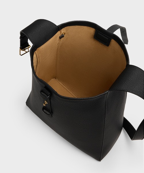 CHARLES & KEITH（チャールズ & キース）の「Beryl ベリル ベルトホーボーバッグ（ショルダーバッグ・レディース・ライトベージュ/ブラック/ワインレッド・L）」の7枚目の写真