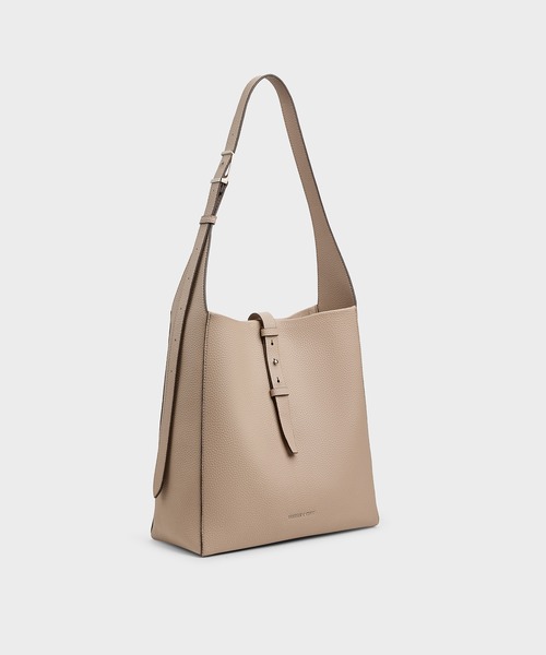 CHARLES & KEITH（チャールズ & キース）の「Beryl ベリル ベルトホーボーバッグ（ショルダーバッグ・レディース・ライトベージュ/ブラック/ワインレッド・L）」の13枚目の写真