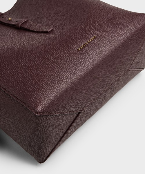 CHARLES & KEITH（チャールズ & キース）の「Beryl ベリル ベルトホーボーバッグ（ショルダーバッグ・レディース・ライトベージュ/ブラック/ワインレッド・L）」の22枚目の写真