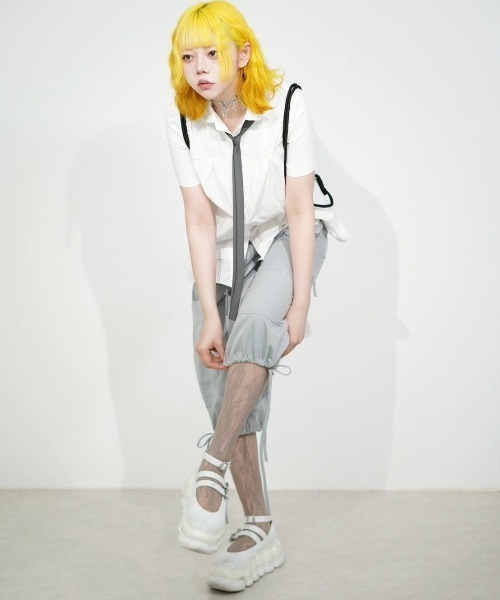 Never mind the XU / Chikashitsu+(ネバーマインド ザ エックスユー / チカシツプラス)の「【Nerd out XU】ribbon string shorts / 【ナードアウトエックスユー】リボンストリングワイドハーフパンツ(カーゴパンツ・レディース・チャコール/グレー・M)」の4枚目の写真