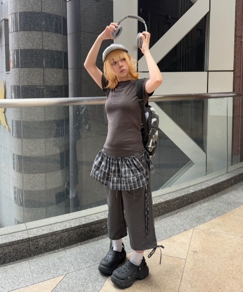 Never mind the XU / Chikashitsu+(ネバーマインド ザ エックスユー / チカシツプラス)の「【Nerd out XU】ribbon string shorts / 【ナードアウトエックスユー】リボンストリングワイドハーフパンツ(カーゴパンツ・レディース・チャコール/グレー・M)」の9枚目の写真