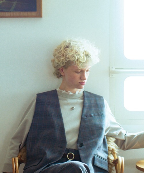 human woman（ヒューマンウーマン）の「◆強撚シャークスキンセミワイドパンツ（その他パンツ・レディース・チャコールグレー/ベージュ/ネイビー・SMALL/MEDIUM/LARGE）」の15枚目の写真