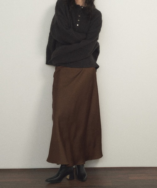 Shelly island(シェリーアイランド)の「サテン華奢見えスカート(スカート・レディース・ブラック/ブラウン/ベージュ・FREE)」の3枚目の写真