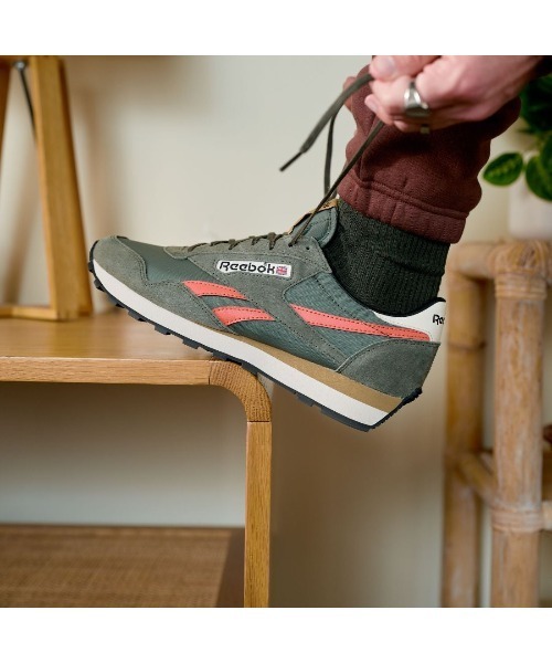 Reebok(リーボック)の「AZTEC II(スニーカー・メンズ・グリーン/グレー×ホワイト/ワインレッド/エメラルド/ブラック・23.5cm/26.0cm/24.5cm/24.0cm/26.5cm/27.0cm/27.5cm/28.0cm/25.0cm/23.0cm/25.5cm/22.5cm/28.5cm/29.0cm/30.0cm/31cm)」の14枚目の写真