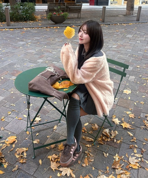 mellowneon（メロウネオン）の「シャギーニットロングカーディガン（カーディガン/ボレロ・レディース・ピンク/チャコールグレー/グレー/オフホワイト/ベージュ/ボルドー/ブラウン・FREE）」の8枚目の写真