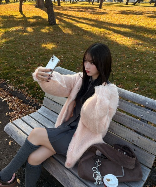 mellowneon（メロウネオン）の「シャギーニットロングカーディガン（カーディガン/ボレロ・レディース・ピンク/チャコールグレー/グレー/オフホワイト/ベージュ/ボルドー/ブラウン・FREE）」の15枚目の写真