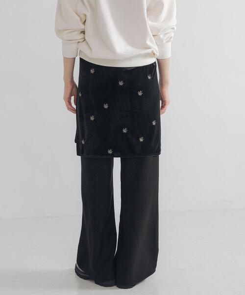 URBAN RESEARCH（アーバンリサーチ）の「ベロア刺繍ラップスカート（スカート・レディース・ブラック・FREE）」の5枚目の写真