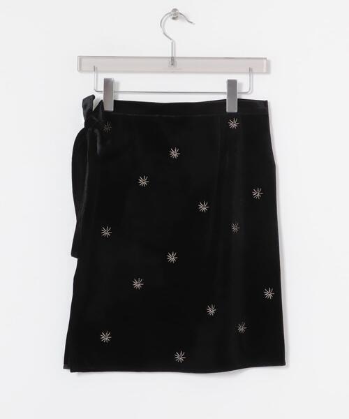 URBAN RESEARCH（アーバンリサーチ）の「ベロア刺繍ラップスカート（スカート・レディース・ブラック・FREE）」の10枚目の写真