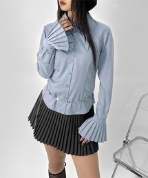 LVEU.（ラブユ.）の「【LVEU.】袖プリーツデザインシャツ / トップス シャツ ブラウス プリーツ フレアカフス ビッグカラー クロップド ショート ブラック ホワイト ブルー モード（シャツ/ブラウス）」