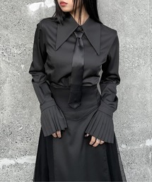 LVEU.（ラブユ.）の「【LVEU.】袖プリーツデザインシャツ / トップス シャツ ブラウス プリーツ フレアカフス ビッグカラー クロップド ショート ブラック ホワイト ブルー モード（シャツ/ブラウス）」