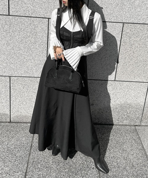 LVEU.(ラブユ.)の「【LVEU.】袖プリーツデザインシャツ / トップス シャツ ブラウス プリーツ フレアカフス ビッグカラー クロップド ショート ブラック ホワイト ブルー モード(シャツ/ブラウス・レディース・ブラック/ホワイト/ブルー・FREE)」の9枚目の写真