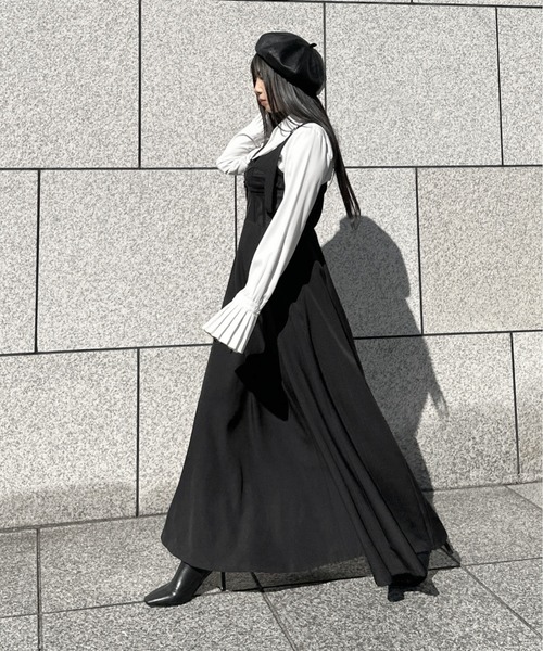 LVEU.(ラブユ.)の「【LVEU.】袖プリーツデザインシャツ / トップス シャツ ブラウス プリーツ フレアカフス ビッグカラー クロップド ショート ブラック ホワイト ブルー モード(シャツ/ブラウス・レディース・ブラック/ホワイト/ブルー・FREE)」の10枚目の写真