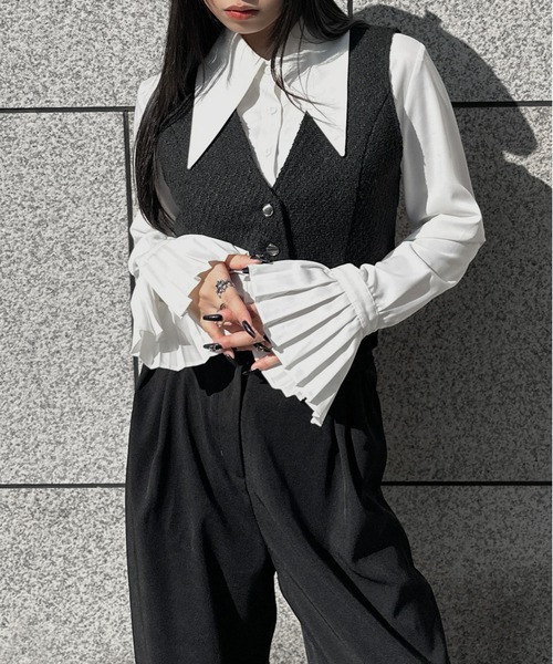 LVEU.(ラブユ.)の「【LVEU.】袖プリーツデザインシャツ / トップス シャツ ブラウス プリーツ フレアカフス ビッグカラー クロップド ショート ブラック ホワイト ブルー モード(シャツ/ブラウス・レディース・ブラック/ホワイト/ブルー・FREE)」の12枚目の写真