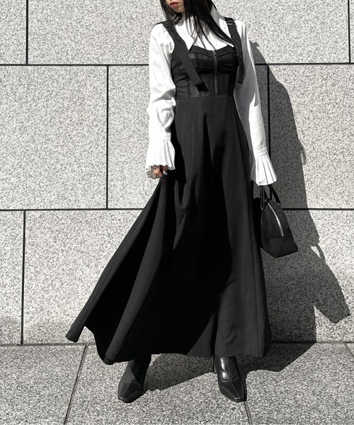 LVEU.(ラブユ.)の「【LVEU.】袖プリーツデザインシャツ / トップス シャツ ブラウス プリーツ フレアカフス ビッグカラー クロップド ショート ブラック ホワイト ブルー モード(シャツ/ブラウス・レディース・ブラック/ホワイト/ブルー・FREE)」の4枚目の写真