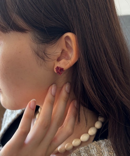 FUULLY STUDIO(フーリィーステューディオ)の「プチフラワーピアス(ピアス(両耳用)・レディース・アイボリー/レッド/パープル・FREE)」の7枚目の写真