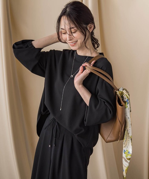 LAUTREAMONT(ロートレアモン)の「キレイ×リラックス スタンドカラーブラウス≪接触冷感/UV/洗濯機で洗える≫(シャツ/ブラウス・レディース・ベージュ/ブラック/チャコールグレー・9号)」の2枚目の写真