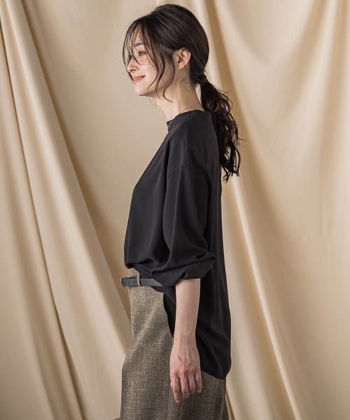 LAUTREAMONT(ロートレアモン)の「キレイ×リラックス スタンドカラーブラウス≪接触冷感/UV/洗濯機で洗える≫(シャツ/ブラウス・レディース・ベージュ/ブラック/チャコールグレー・9号)」の4枚目の写真