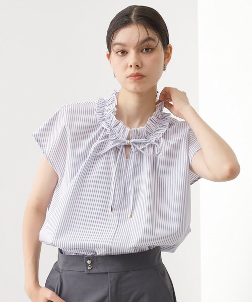 THE SHOP TK (ザ ショップ ティーケー )の「【インしなくても決まる】スタンドフリルブラウス/洗濯機OK(シャツ/ブラウス・レディース・ブルー/ホワイト系5/ネイビー・12/13)」の1枚目の写真