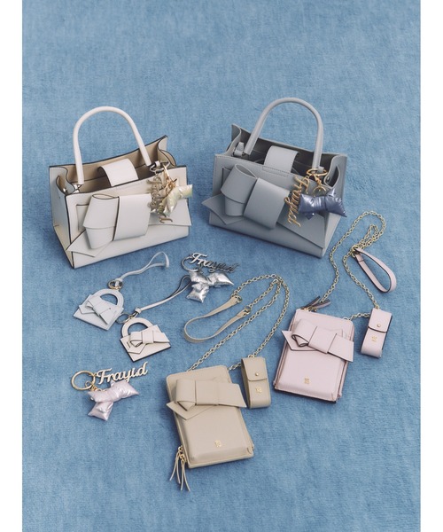 FRAY I.D(フレイアイディー)の「【ルエル】リボンメタリックチャーム(キーケース/キーアクセサリー・レディース・ライトブルー/ホワイト/シルバー・F)」の4枚目の写真