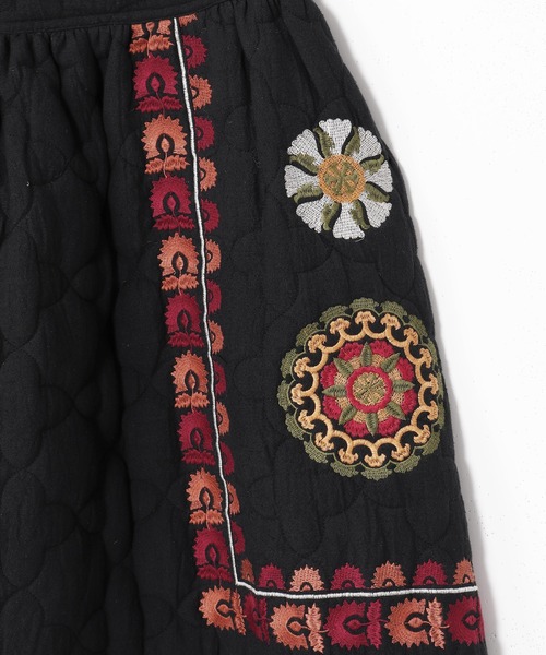 チャイハネ(チャイハネ)の「【チャイハネ】ナフィーサキルティングキャミワンピース(ワンピース・レディース・ブラック/イエロー・FREE)」の4枚目の写真