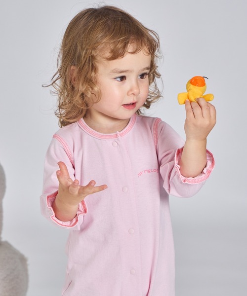 pairmanon（ペアマノン）の「【ハローキティ】【マイメロディ】【クロミ】 ぷっくりおしりワッペン ベビーロンパース（ロンパース・キッズ・グレー/アイボリー/ライトピンク・70/80）」の5枚目の写真