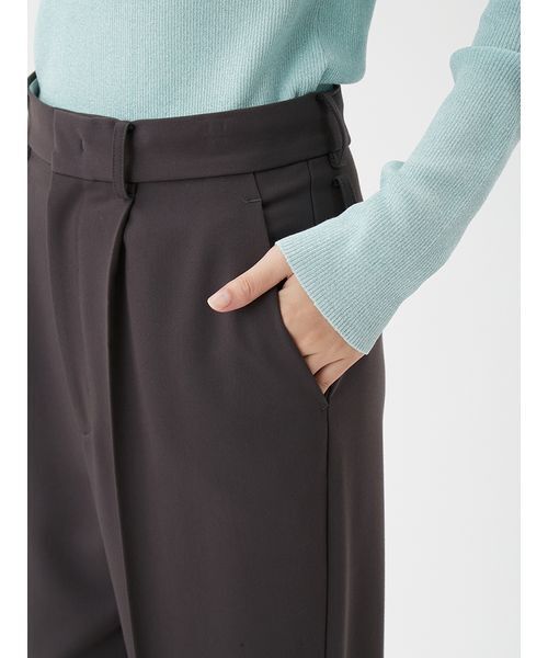 Mila Owen（ミラオーウェン）の「【セットアップ対応】ワンタックストレートスーツパンツ（その他パンツ・レディース・キャメル/ライトブルー/チャコールグレー・0/1/00）」の9枚目の写真