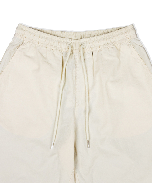 Wacky WiLLy（ワッキーウィリー）の「ウィメンズナイロンバンディングパンツクリーム（その他パンツ・レディース・その他・SMALL/MEDIUM）」の4枚目の写真