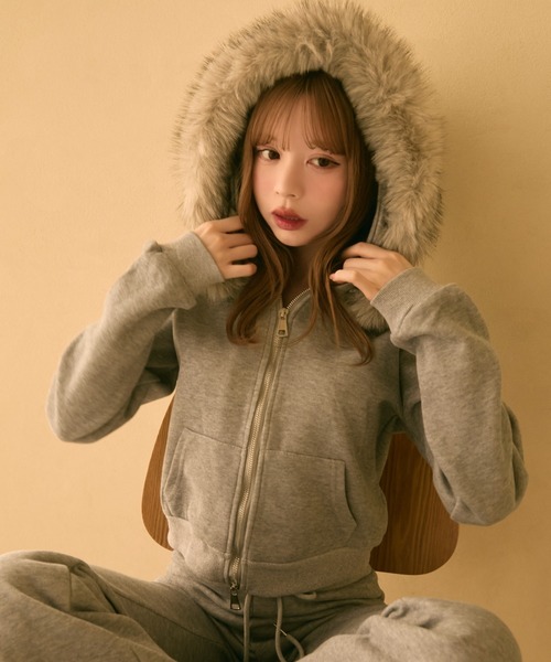 TITTY&CO.(ティティーアンドコー)の「フェイクファーフード付きセットアップ(セットアップ・レディース・ブラック/グレー・FREE)」の15枚目の写真