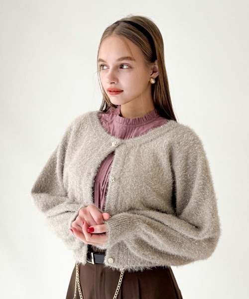 an another angelus（アンアナザーアンジェラス）の「アソート釦ラメシャギーニットカーディガン/fint フィント（カーディガン/ボレロ・レディース・オフホワイト/ライトグレー/ライトベージュ・FREE）」の3枚目の写真