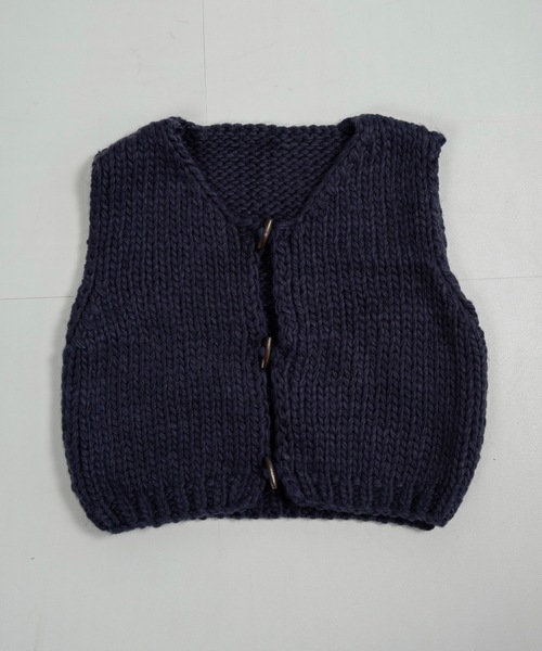 lawgy（ラウジー）の「wood button chunky knit vest / ウッドボタンチャンキーニットベスト（ベスト・レディース・クリーム/ネイビー/ホワイト・FREE）」の19枚目の写真