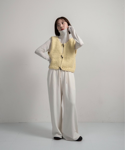 lawgy（ラウジー）の「wood button chunky knit vest / ウッドボタンチャンキーニットベスト（ベスト・レディース・クリーム/ネイビー/ホワイト・FREE）」の14枚目の写真