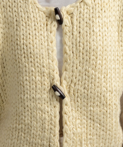 lawgy（ラウジー）の「wood button chunky knit vest / ウッドボタンチャンキーニットベスト（ベスト・レディース・クリーム/ネイビー/ホワイト・FREE）」の10枚目の写真
