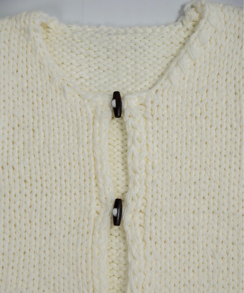 lawgy（ラウジー）の「wood button chunky knit vest / ウッドボタンチャンキーニットベスト（ベスト・レディース・クリーム/ネイビー/ホワイト・FREE）」の6枚目の写真