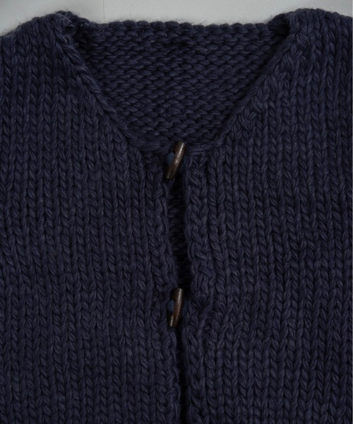 lawgy（ラウジー）の「wood button chunky knit vest / ウッドボタンチャンキーニットベスト（ベスト・レディース・クリーム/ネイビー/ホワイト・FREE）」の15枚目の写真