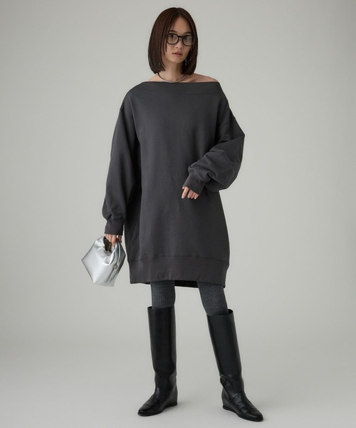 BABYLONE（バビロン）の「オフショルスウェットミニワンピ（ワンピース・レディース・ベージュ/チャコール・フリー）」の3枚目の写真