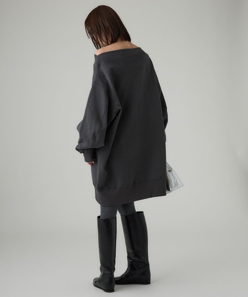 BABYLONE（バビロン）の「オフショルスウェットミニワンピ（ワンピース・レディース・ベージュ/チャコール・フリー）」の7枚目の写真