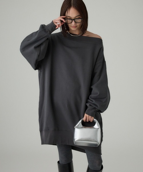 BABYLONE（バビロン）の「オフショルスウェットミニワンピ（ワンピース・レディース・ベージュ/チャコール・フリー）」の9枚目の写真