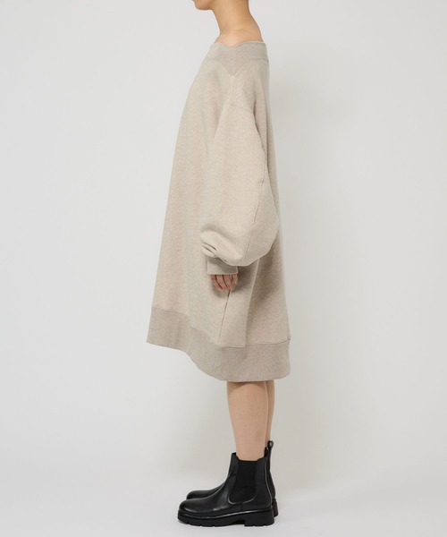 BABYLONE（バビロン）の「オフショルスウェットミニワンピ（ワンピース・レディース・ベージュ/チャコール・フリー）」の18枚目の写真